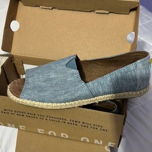 Toms slip on women’s